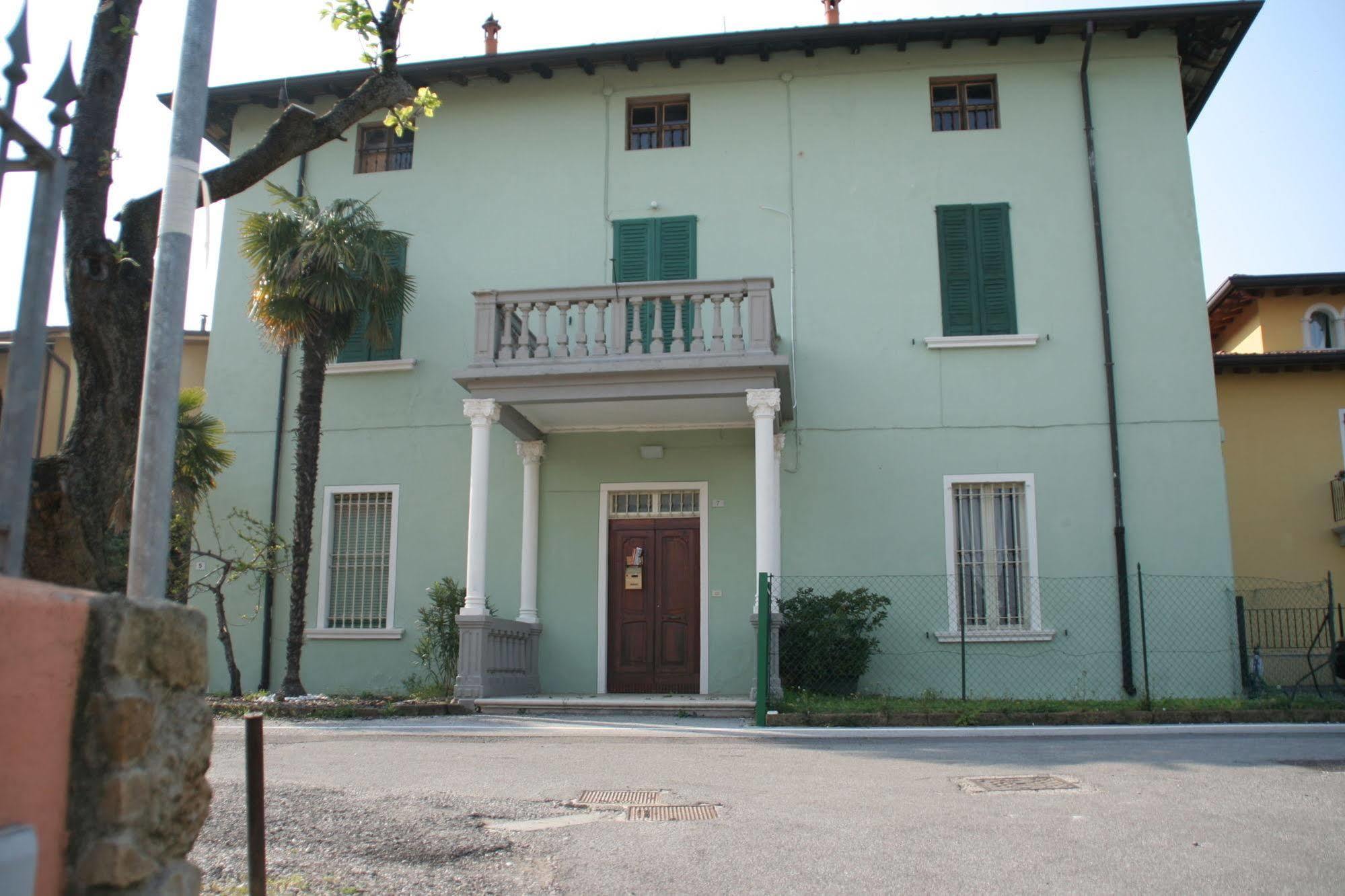 Esmera Appartement *